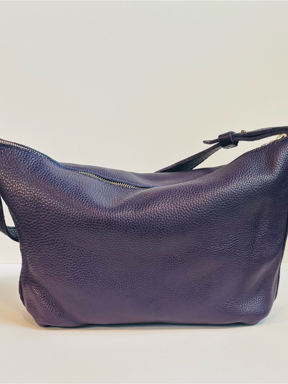 RARE! Sold out color! Portland Leather Large Slouchy in plum - Picture 4 of 10
